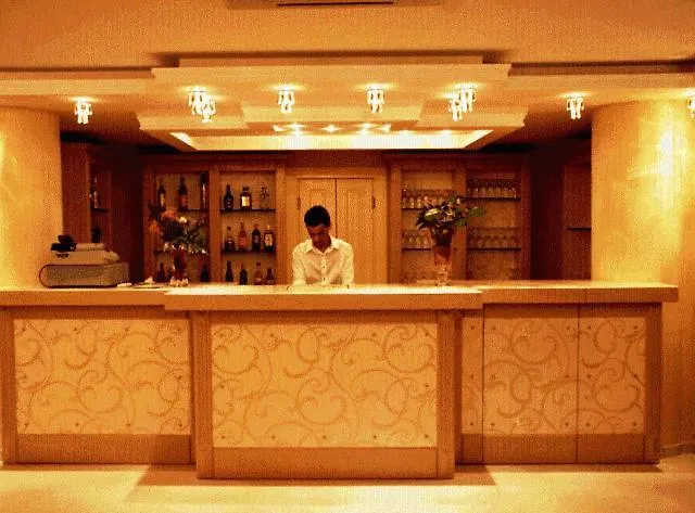 Oasis Szálloda Szkála