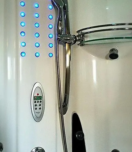 Oasis Szálloda Szkála